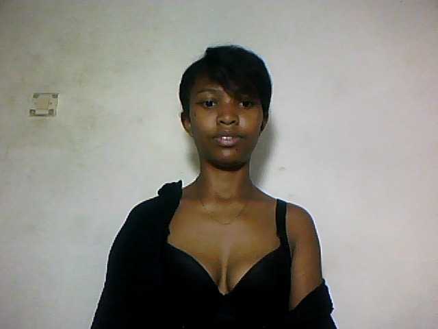 Nathiii, en vivo ahora en BongaCams