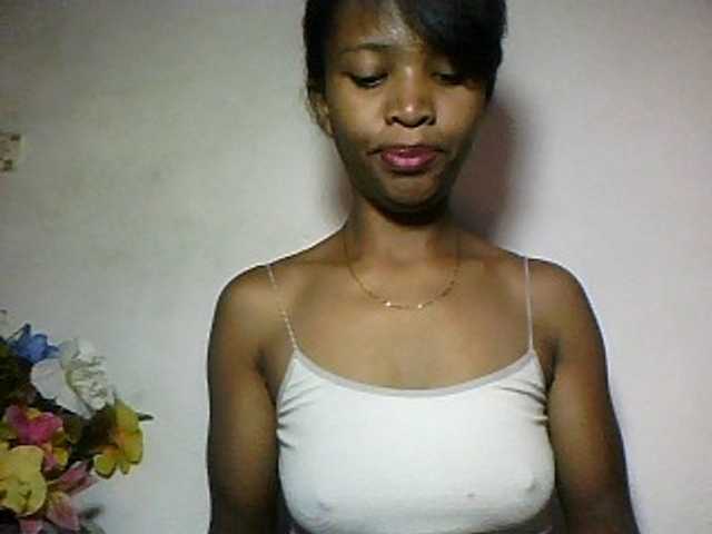 Nathiii, 24 y/o - Live Cam on BongaCams
