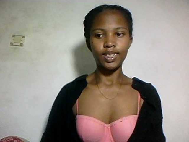 Nathiii, live now on BongaCams