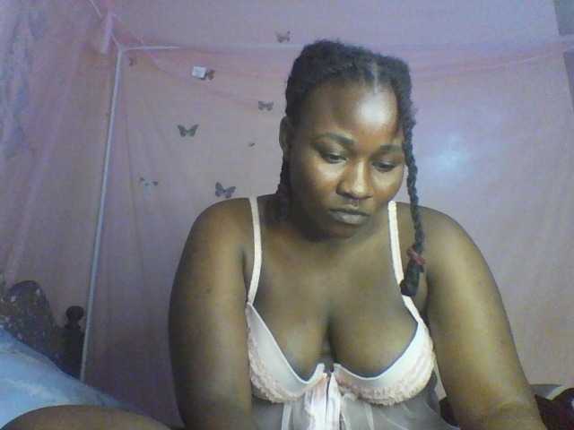 Moona141 live cam on BongaCams