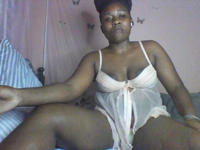 Moona141 live cam on BongaCams