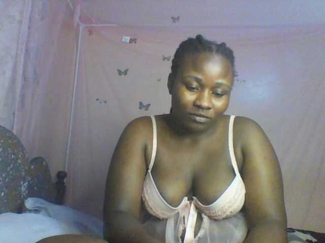 Moona141 live cam on BongaCams