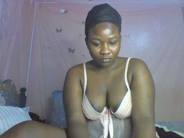 Moona141 live cam on BongaCams