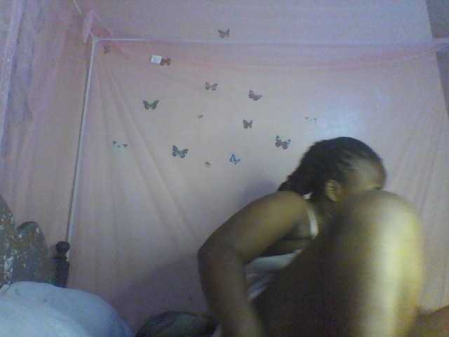 Moona141 live cam on BongaCams
