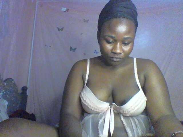 Moona141 live cam on BongaCams