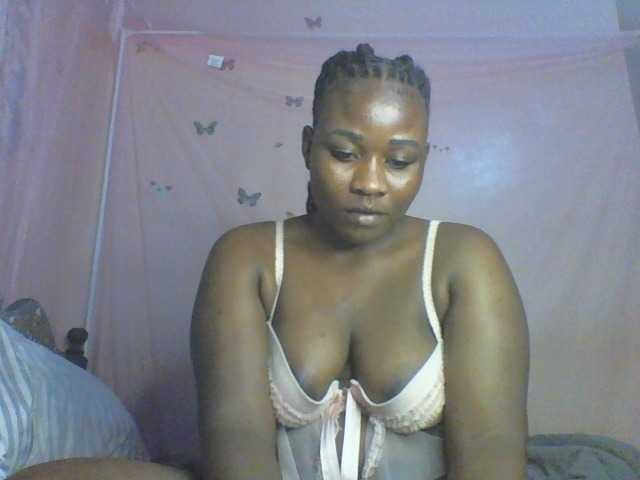 Moona141 live cam on BongaCams