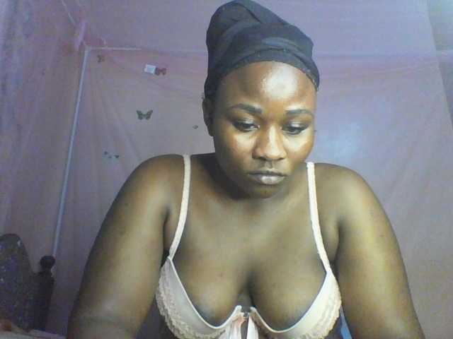 Moona141 live cam on BongaCams