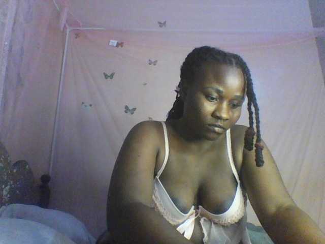 Moona141 live cam on BongaCams