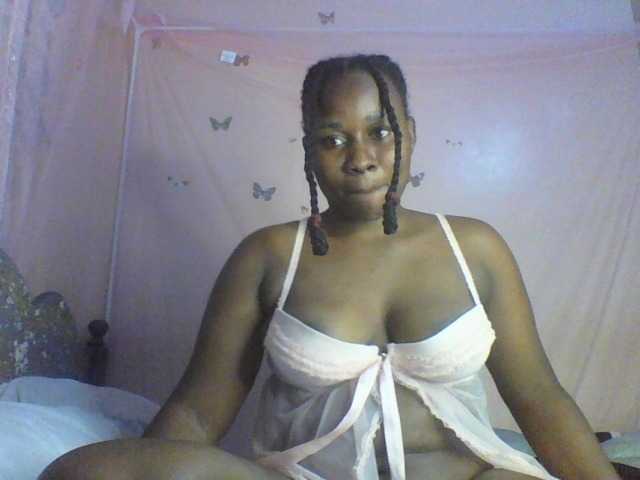 Moona141 live cam on BongaCams