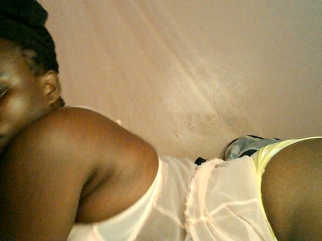 Moona141 live cam on BongaCams
