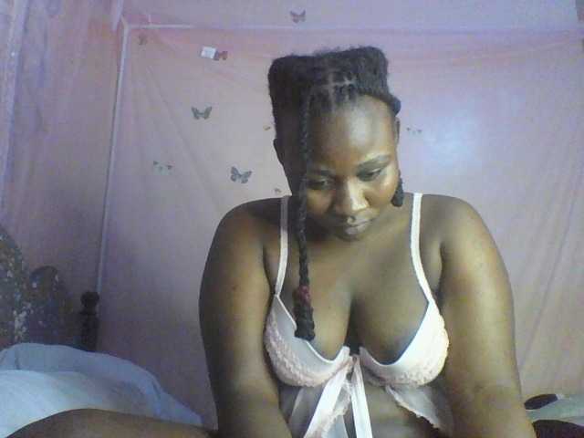 Moona141 live cam on BongaCams