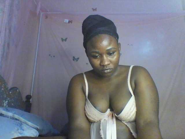 Moona141 live cam on BongaCams