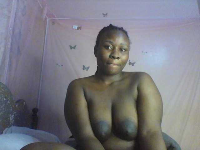 Moona141 live cam on BongaCams