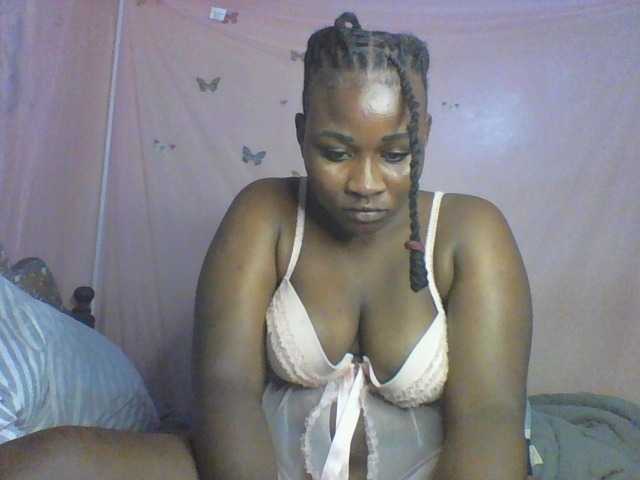 Moona141 live webcam show