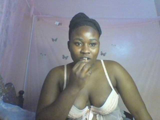 Moona141 live webcam show