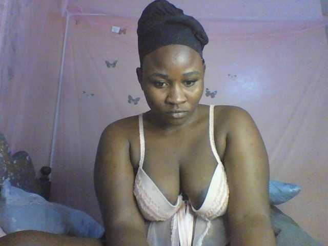 Moona141 live cam on BongaCams