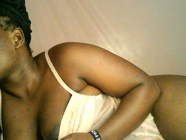 Moona141 live cam on BongaCams