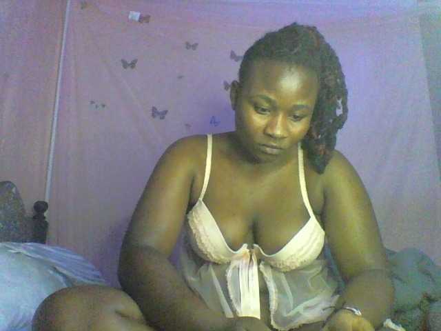 Moona141 live cam on BongaCams