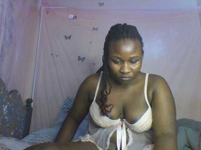 Moona141 live cam on BongaCams