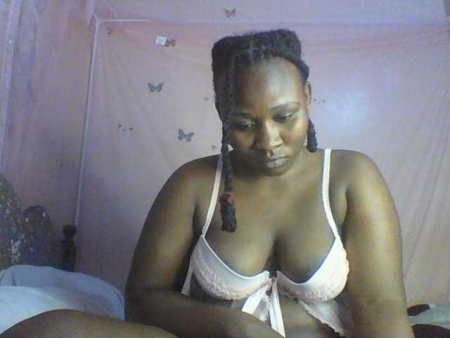 Moona141 live cam on BongaCams