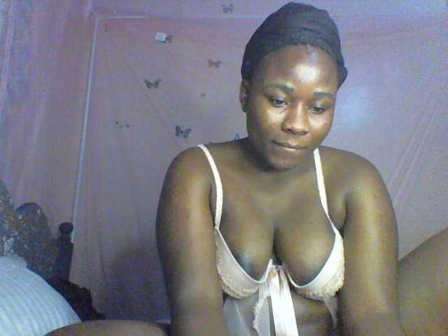 Moona141 live cam on BongaCams