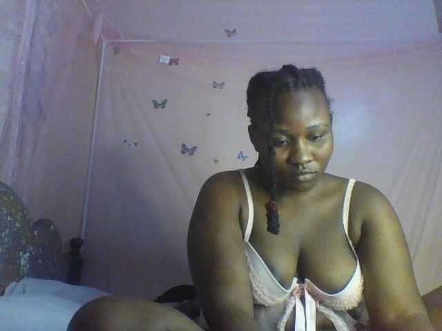 Moona141 live cam on BongaCams