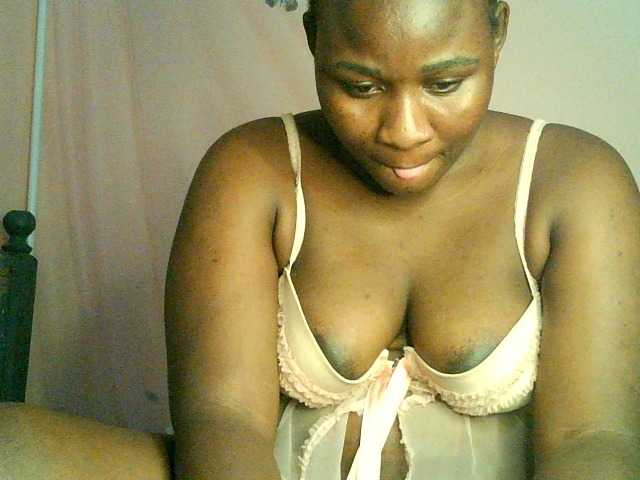 Moona141 live cam on BongaCams