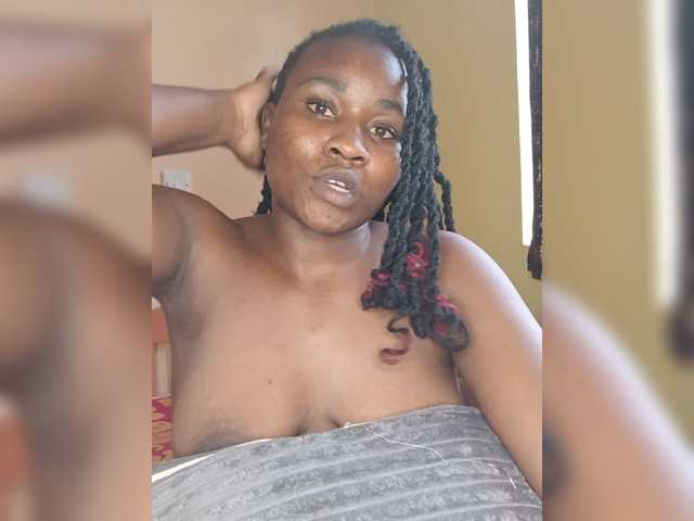 Moona141 live cam on BongaCams