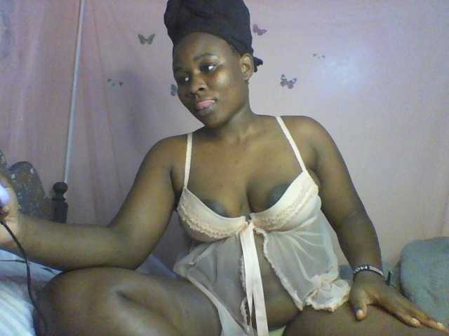 Moona141 live cam on BongaCams