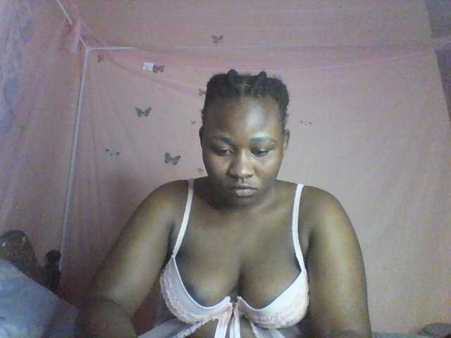 Moona141 live cam on BongaCams