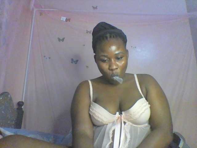Moona141 live webcam show