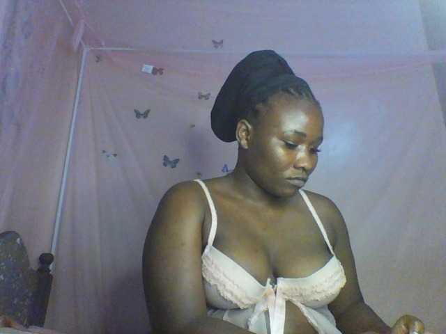 Moona141 live cam on BongaCams