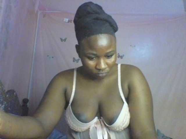 Moona141 live cam on BongaCams