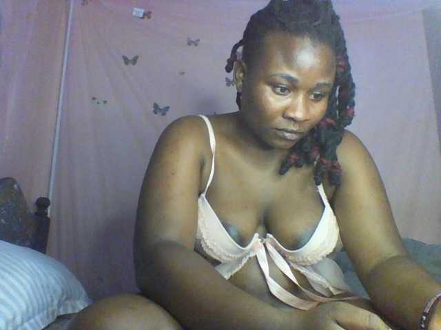 Moona141 live cam on BongaCams
