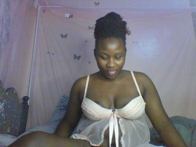 Moona141 live cam on BongaCams