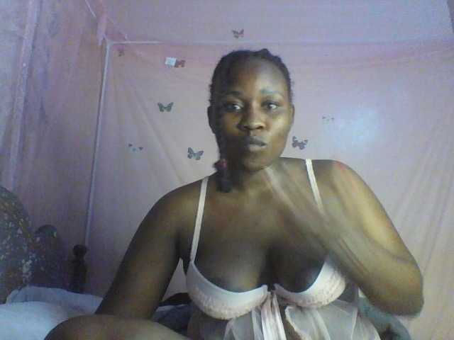 Moona141 live cam on BongaCams