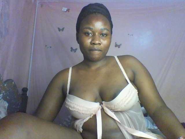 Moona141 live cam on BongaCams