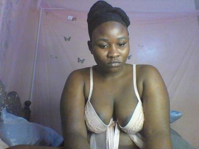 Moona141 live cam on BongaCams