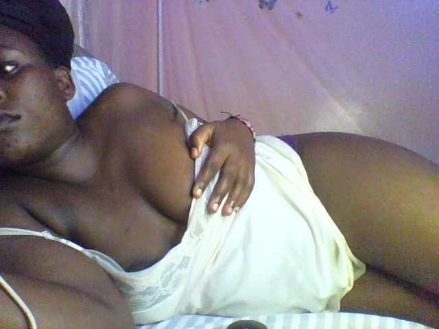 Moona141 live cam on BongaCams
