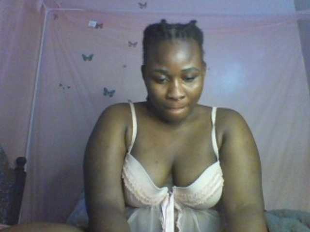 Moona141 Live Cam su BongaCams