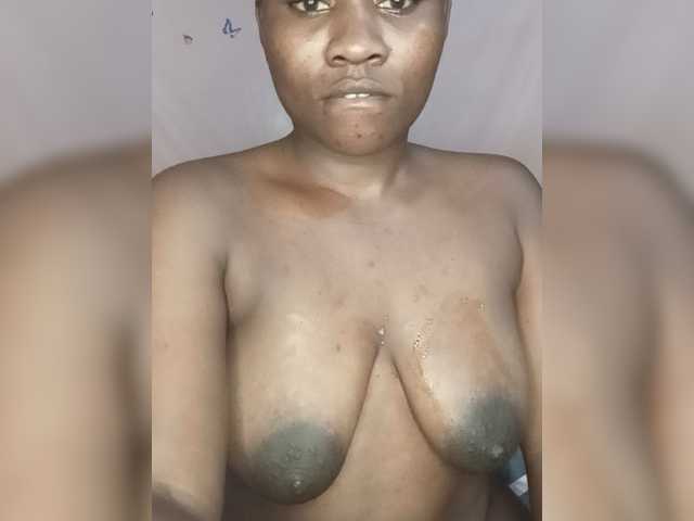 Moona141 live cam on BongaCams