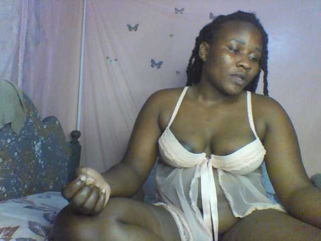 Moona141 live cam on BongaCams