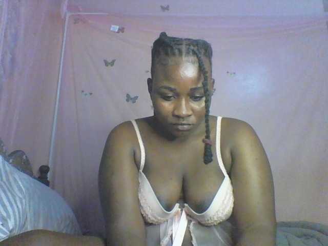 Moona141 live cam on BongaCams