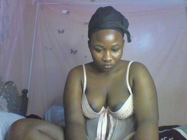 Moona141 live cam on BongaCams