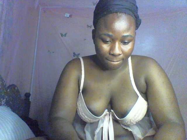 Moona141 live cam on BongaCams