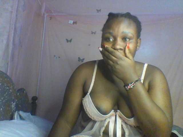 Moona141 live cam on BongaCams