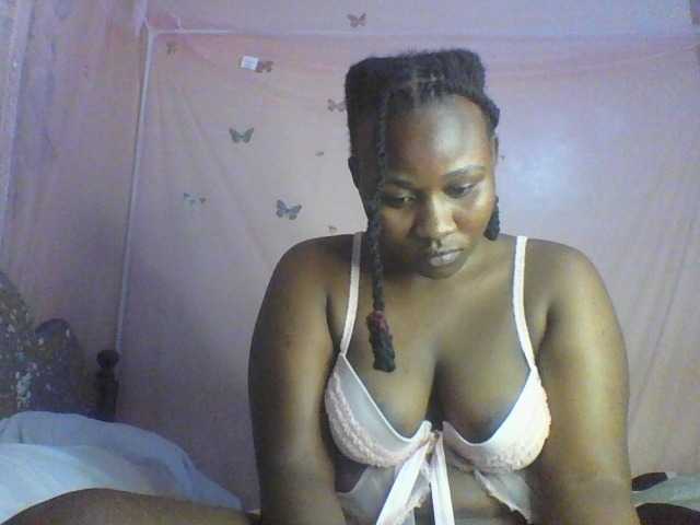 Moona141 live cam on BongaCams
