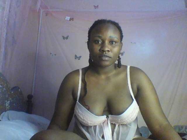Moona141 live cam on BongaCams