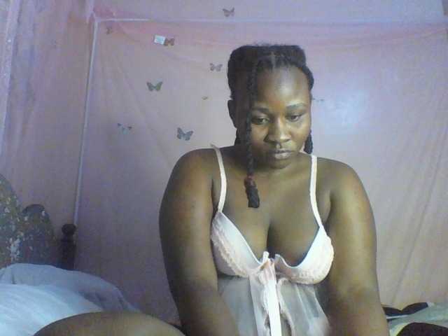 Moona141 live cam on BongaCams