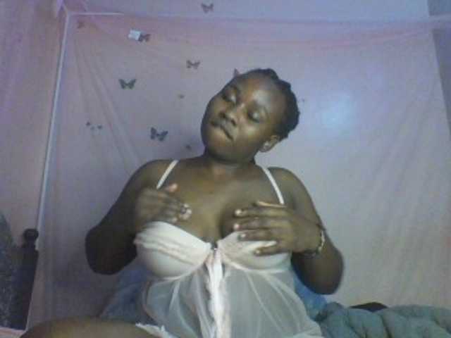 Moona141 live webcam show